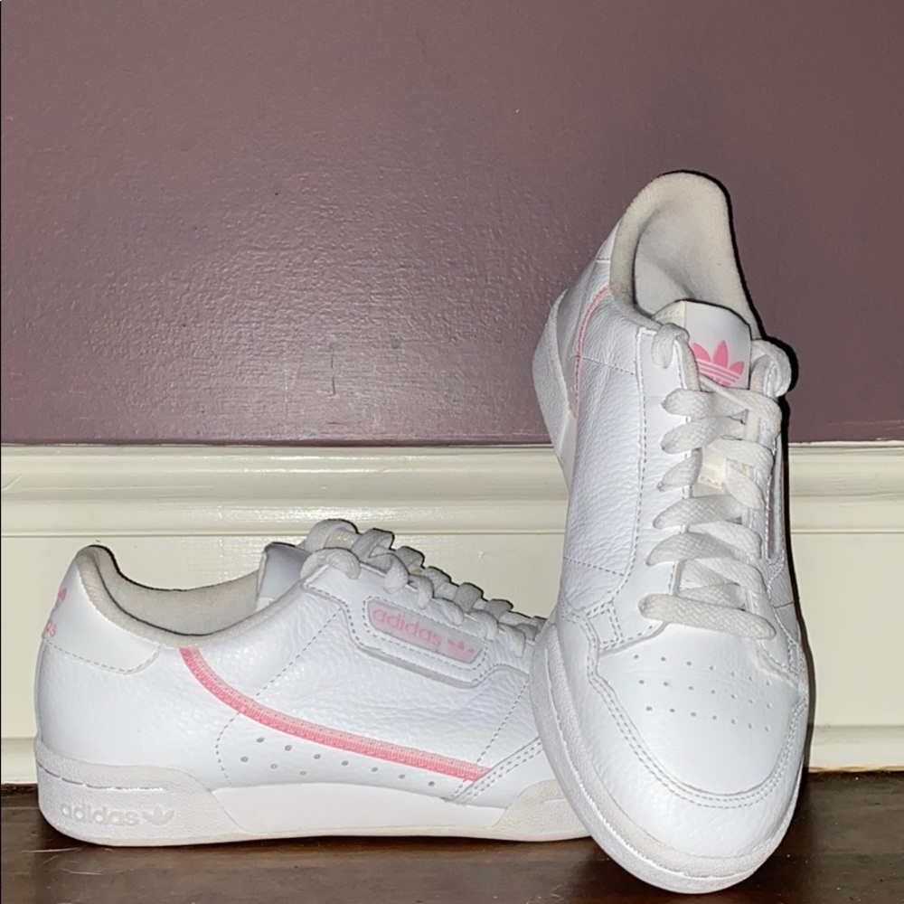 Low top Reebok’s brand new